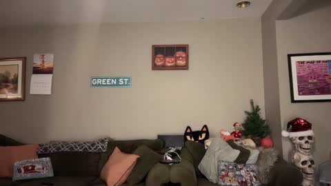 Snapshot of greenxxxqueen chatting on November 10, 5:17 am SexQueen Nikki online show from November 10, 5:17 am