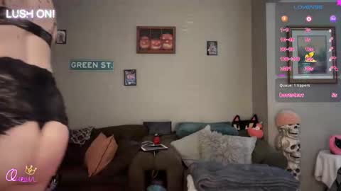 SexQueen Nikki online show from April 8, 10:32 pm