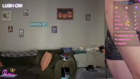 Snapshot of greenxxxqueen chatting on April 20, 2:47 am SexQueen Nikki online show from April 20, 2:47 am
