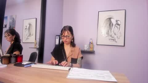 Snapshot of greta_borbon chatting on June 26, 11:47 am Greta online show from June 26, 11:47 am