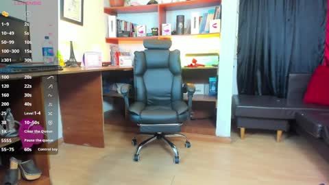 greta_voss online show from April 2, 7:44 pm