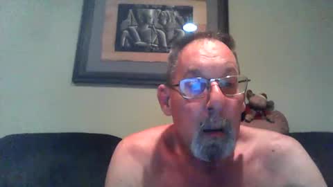 Snapshot of greybeard6868 chatting on December 18, 1:05 am greybeard6868 online show from December 18, 1:05 am