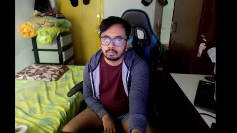 Snapshot of greybondage93 chatting on October 4, 2:09 am Grey Hardy Slave online show from October 4, 2:09 am