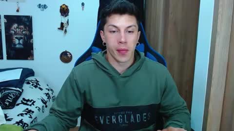 Snapshot of griego01 chatting on February 19, 12:03 am griego01 online show from February 19, 12:03 am