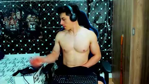 Snapshot of griego01 chatting on May 16, 6:43 am griego01 online show from May 16, 6:43 am