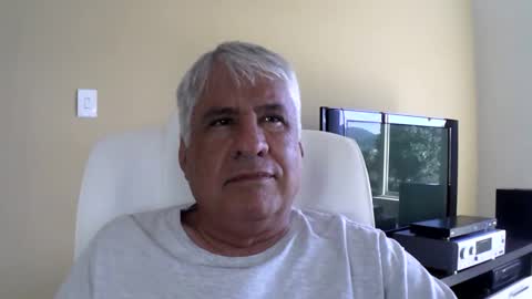 Snapshot of grisa01 chatting on April 27, 1:31 pm grisa01 online show from April 27, 1:31 pm
