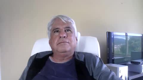 Snapshot of grisa01 chatting on May 19, 1:39 pm grisa01 online show from May 19, 1:39 pm