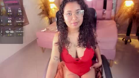 Snapshot of griselle_rousse chatting on October 19, 4:18 pm online show from October 19, 4:18 pm