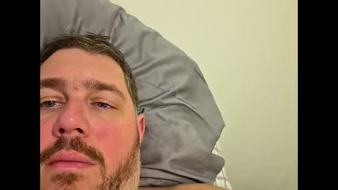 Snapshot of grizzly_uncut chatting on November 26, 4:35 am grizzly_uncut online show from November 26, 4:35 am