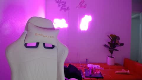 daphne online show from March 9, 2:29 am