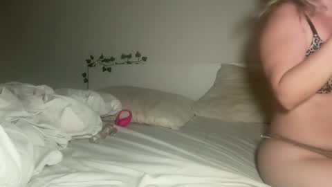 Snapshot of grrlgod chatting on June 18, 2:34 am grrlgod online show from June 18, 2:34 am