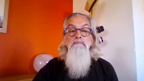 Snapshot of grybear60 chatting on October 17, 9:23 am Grybear online show from October 17, 9:23 am