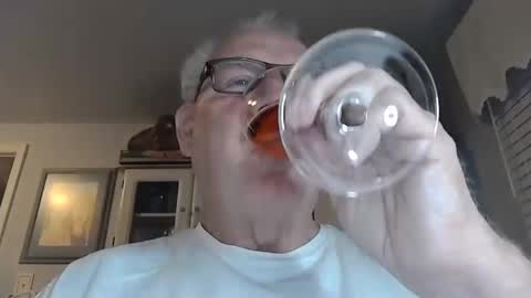 Snapshot of gspotlover1 chatting on November 15, 12:13 pm Horny Daddy online show from November 15, 12:13 pm