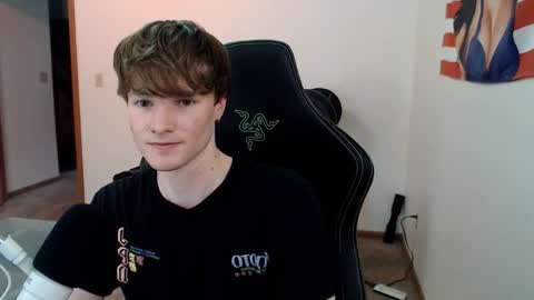 gucciboi4 online show from November 15, 7:32 pm