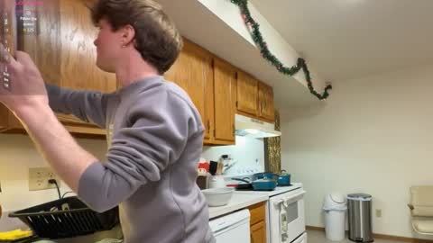 gucciboi4 online show from November 30, 5:06 pm