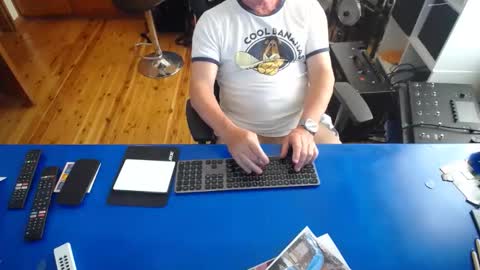 Snapshot of guesswhatigot2 chatting on December 6, 7:32 am guesswhatigot2 online show from December 6, 7:32 am