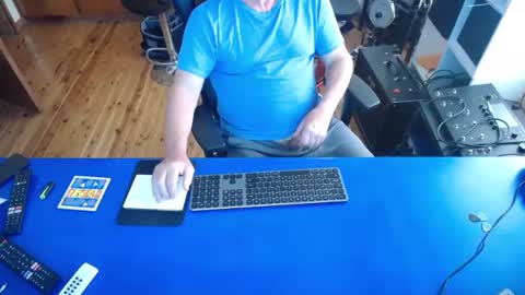 Snapshot of guesswhatigot2 chatting on December 8, 6:33 am guesswhatigot2 online show from December 8, 6:33 am