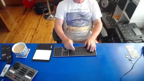 Snapshot of guesswhatigot2 chatting on December 16, 8:09 am guesswhatigot2 online show from December 16, 8:09 am