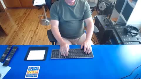 Snapshot of guesswhatigot2 chatting on January 19, 7:36 am guesswhatigot2 online show from January 19, 7:36 am