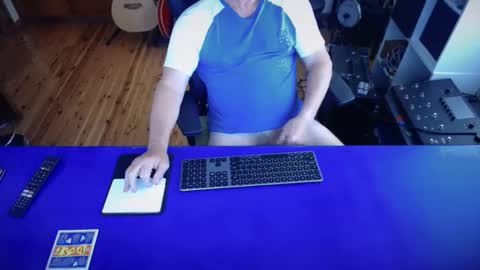 Snapshot of guesswhatigot2 chatting on March 8, 11:07 pm guesswhatigot2 online show from March 8, 11:07 pm