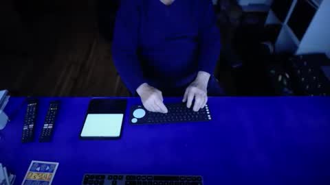 Snapshot of guesswhatigot2 chatting on September 16, 7:42 am guesswhatigot2 online show from September 16, 7:42 am