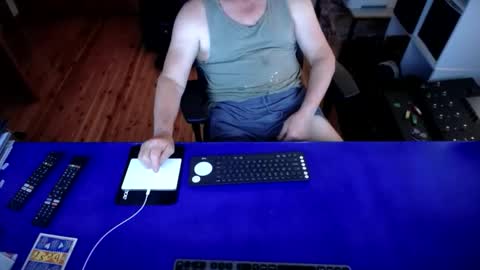 Snapshot of guesswhatigot2 chatting on October 21, 7:42 am guesswhatigot2 online show from October 21, 7:42 am