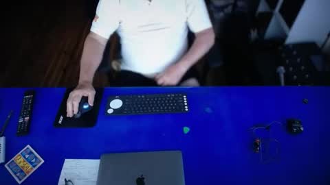 guesswhatigot2 online show from February 27, 9:09 am