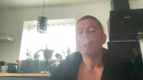 Snapshot of guil0 chatting on September 9, 9:53 am guil0 online show from September 9, 9:53 am