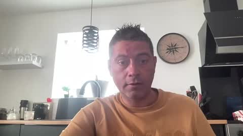 Snapshot of guil0 chatting on September 14, 10:14 am guil0 online show from September 14, 10:14 am
