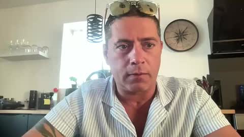 Snapshot of guil0 chatting on September 17, 9:05 pm guil0 online show from September 17, 9:05 pm