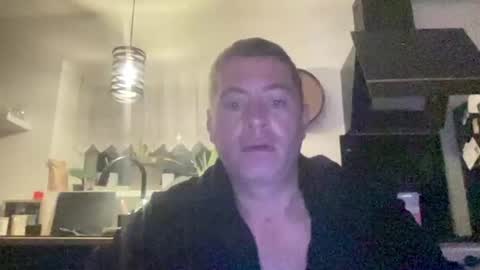 Snapshot of guil0 chatting on September 20, 7:31 am guil0 online show from September 20, 7:31 am