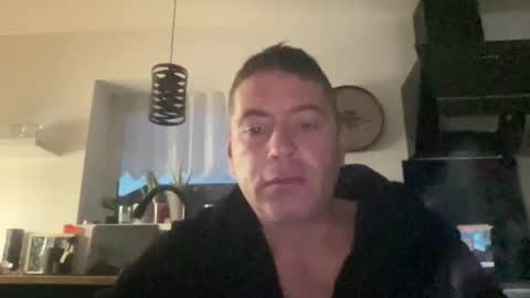 Snapshot of guil0 chatting on October 2, 9:16 am guil0 online show from October 2, 9:16 am
