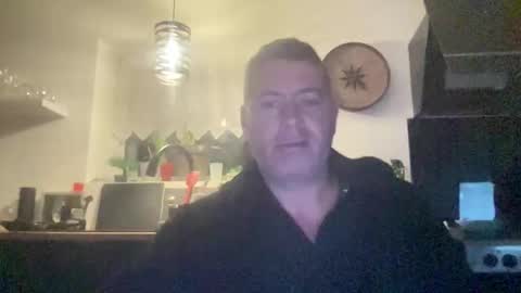 Snapshot of guil0 chatting on October 3, 6:54 am guil0 online show from October 3, 6:54 am