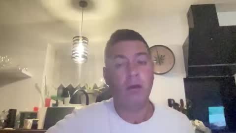 Snapshot of guil0 chatting on October 7, 3:58 am guil0 online show from October 7, 3:58 am
