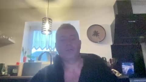Snapshot of guil0 chatting on October 9, 10:24 am guil0 online show from October 9, 10:24 am