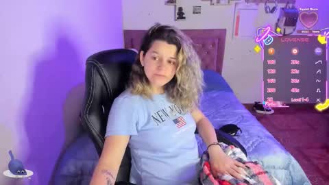 Hello Im Julieta Im 25 years old welcome to my room have fun and be happy. online show from October 22, 3:18 am
