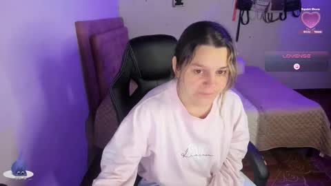 Hello Im Julieta Im 25 years old welcome to my room have fun and be happy. online show from November 22, 2:54 am