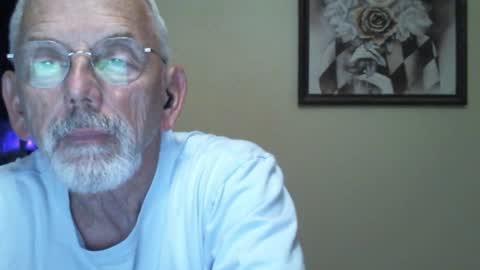 Snapshot of gulfcoast1952 chatting on January 4, 1:42 pm Roy online show from January 4, 1:42 pm