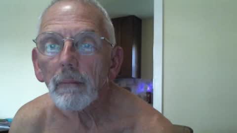 Snapshot of gulfcoast1952 chatting on January 7, 9:14 pm Roy online show from January 7, 9:14 pm
