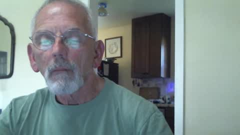 Snapshot of gulfcoast1952 chatting on January 18, 9:55 pm Roy online show from January 18, 9:55 pm