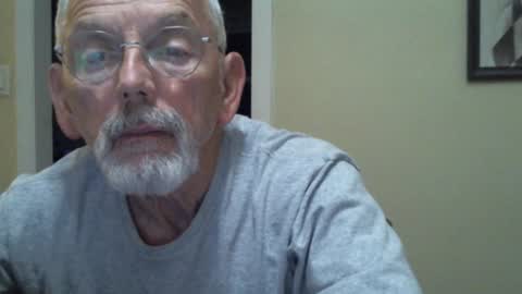 Snapshot of gulfcoast1952 chatting on January 20, 12:28 pm Roy online show from January 20, 12:28 pm