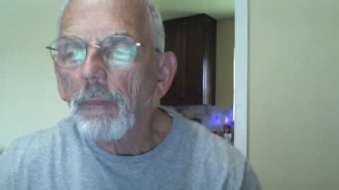 Snapshot of gulfcoast1952 chatting on January 20, 6:43 pm Roy online show from January 20, 6:43 pm