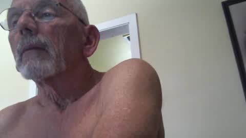 Snapshot of gulfcoast1952 chatting on February 28, 6:20 pm Roy online show from February 28, 6:20 pm