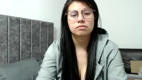 Vane blonde and Hazell black hair online show from February 17, 7:09 pm