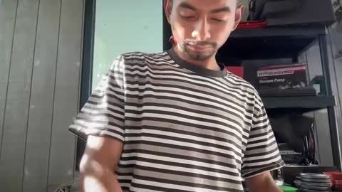 Snapshot of gumbywanna chatting on December 1, 8:42 pm gumbywanna online show from December 1, 8:42 pm