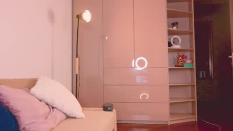 guns_n_buns online show from April 14, 8:48 pm