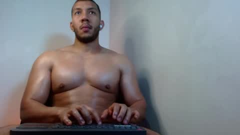 holl latino online show from May 22, 5:07 pm