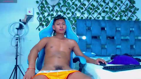 Snapshot of gurxxxt chatting on December 7, 6:37 pm Hakim online show from December 7, 6:37 pm