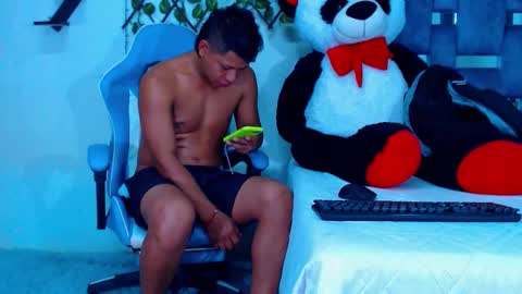 Snapshot of gurxxxt chatting on November 5, 6:08 pm Hakim online show from November 5, 6:08 pm