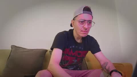 Snapshot of guselectric chatting on September 22, 1:13 pm GUS online show from September 22, 1:13 pm